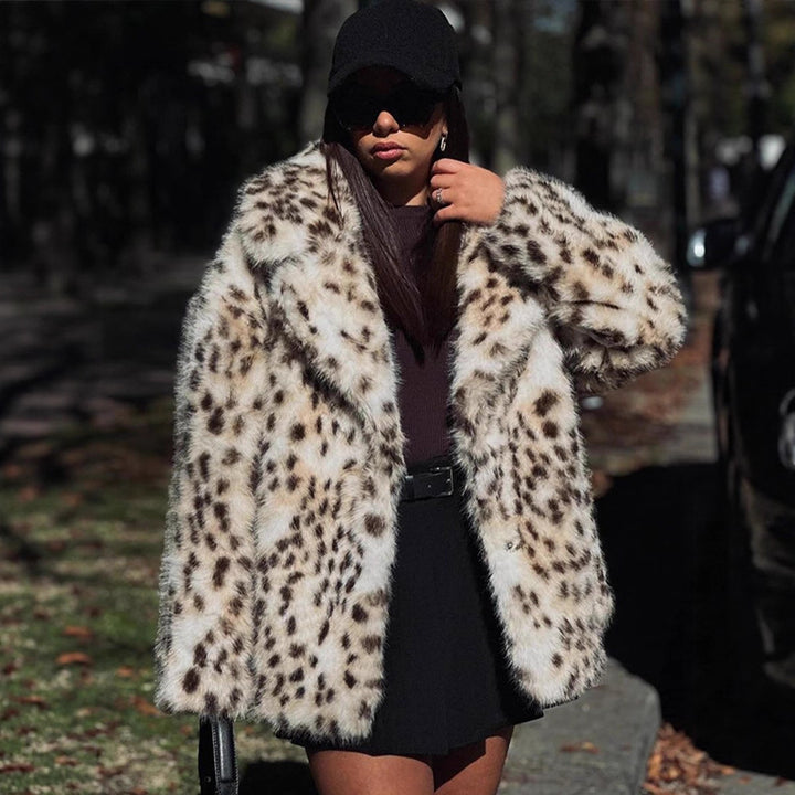 Women's short coat made of vegan high-pile faux fur with leopard print Mune Fashion