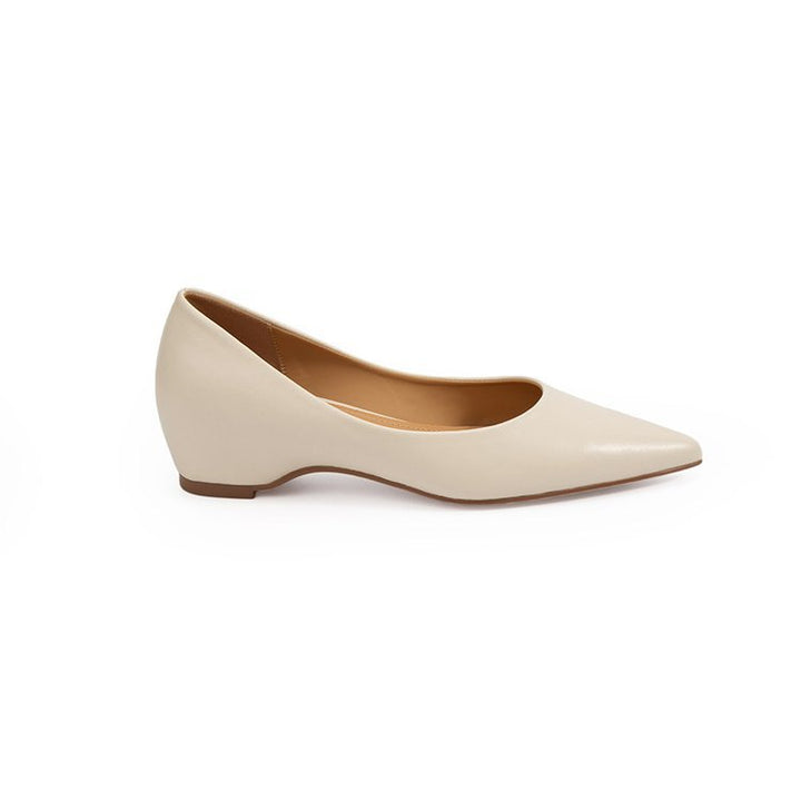 Ladies Minimalist pointed ballerina pumps with small wedge heel and ergonomic footbed Mune Fashion