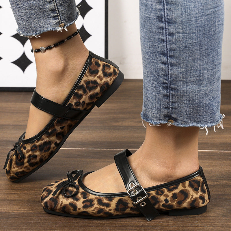 Women's ballerina flats with leopard print, adjustable Mary Jane strap and decorative bow Mune Fashion