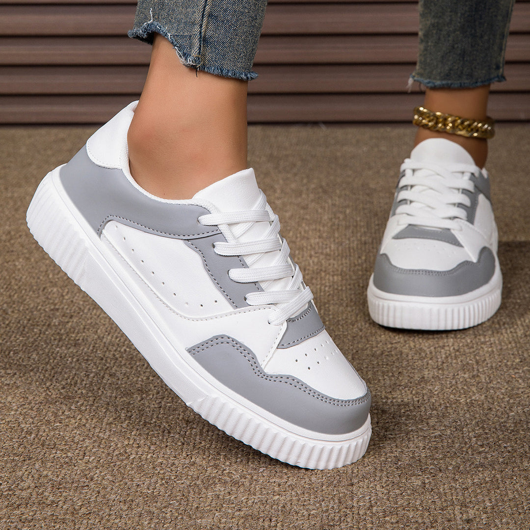 Women low-cut sneakers with ribbed tread, padded collar, and perforated upper material Mune Fashion