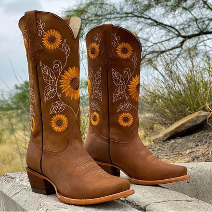 Women's western boots with sunflower embroidery and medium block heel Mune Fashion