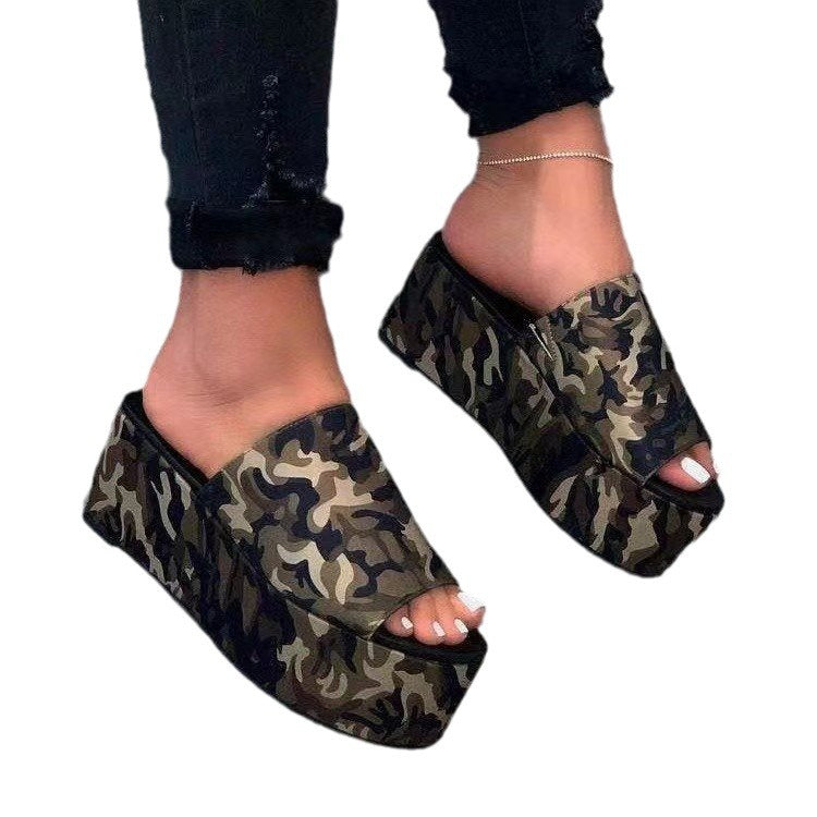 Damen Plateau‑Mules mit offenem Zehenbereich und Camouflage‑Print Mune Fashion