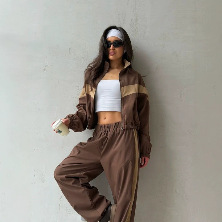 Women Two-Piece Track Set with Cropped Windbreaker and Wide Jogger Mune Fashion