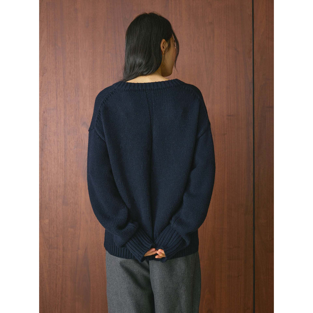 Women's Chunky Knit V-Neck Sweater with Oversized Cut and Wide Ribbed Hem
