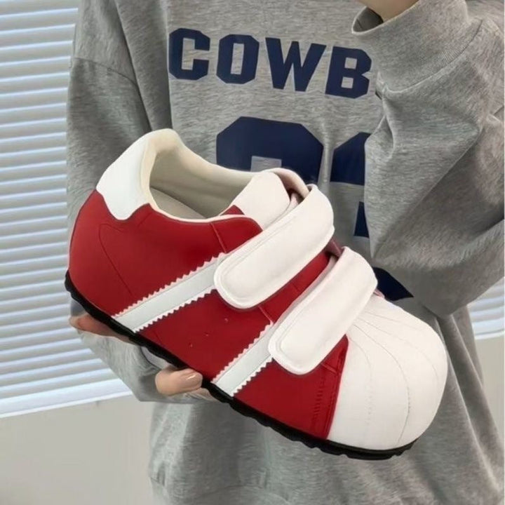 Women's sneakers with Velcro closure and sporty silhouette Mune Fashion