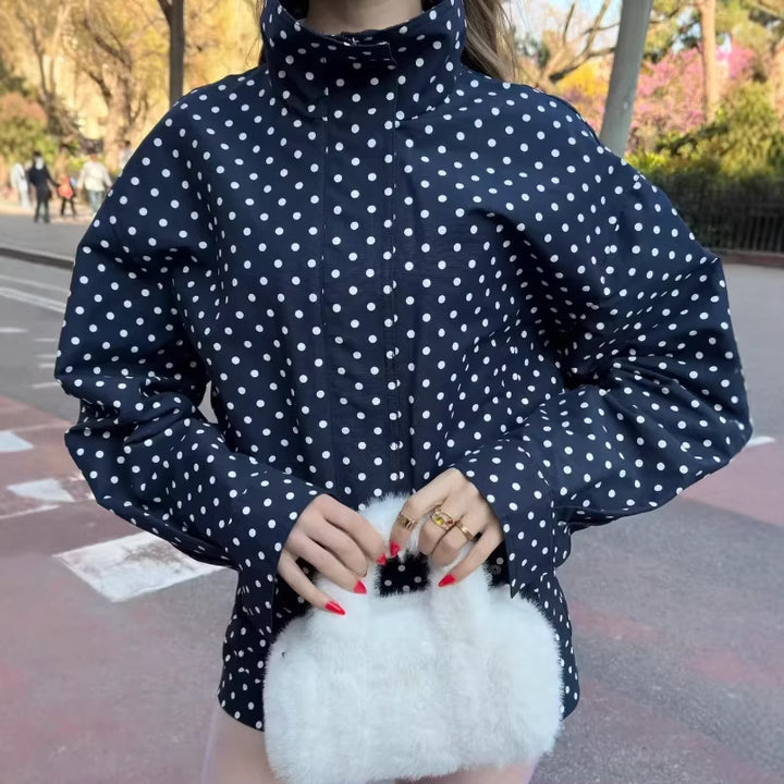 Ladies short-cut rain jacket with polka dot pattern and adjustable drawstring Mune Fashion