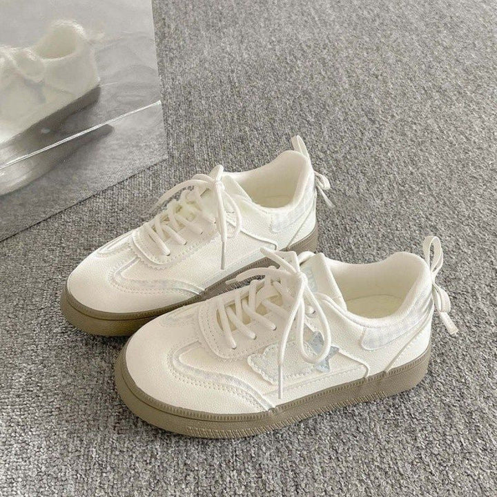 Women's Trendy Sneakers with sporty-elegant design and comfortable sole Mune Fashion