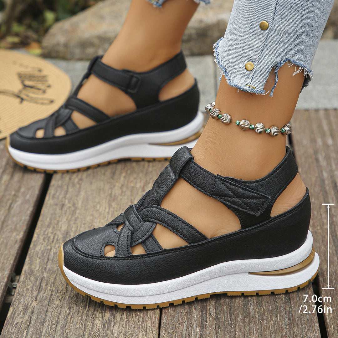 Ladies' sporty platform sandals with padded footbed and adjustable Velcro closure Mune Fashion
