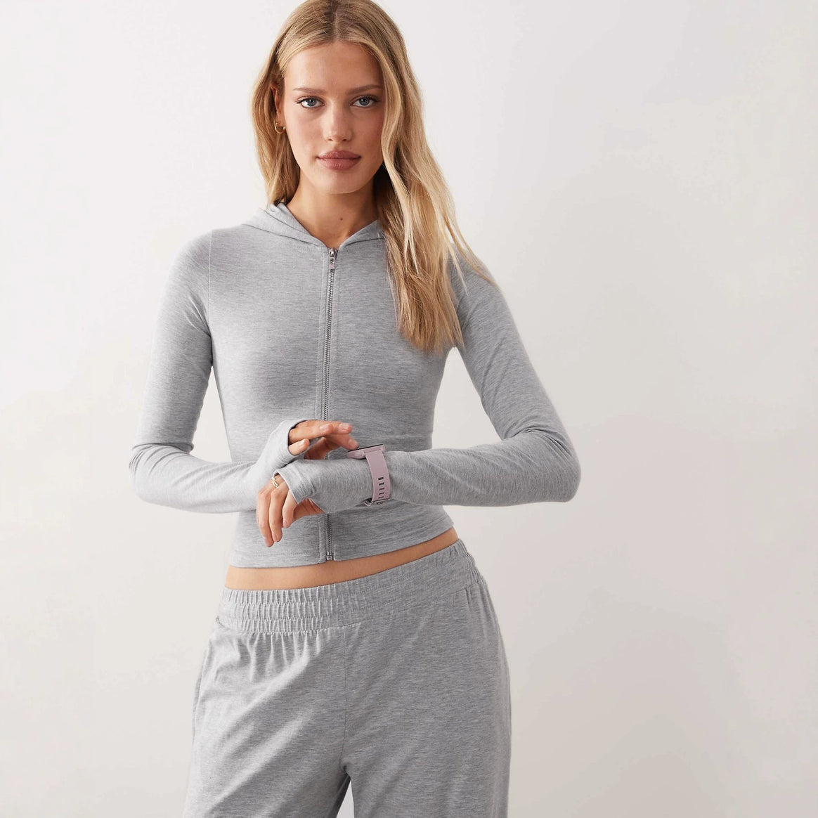Women Two-Piece Loungewear Set Ribbed Crop Hoodie with Zipper and Thumb Hole as well as Loose Sweatpants Mune Fashion