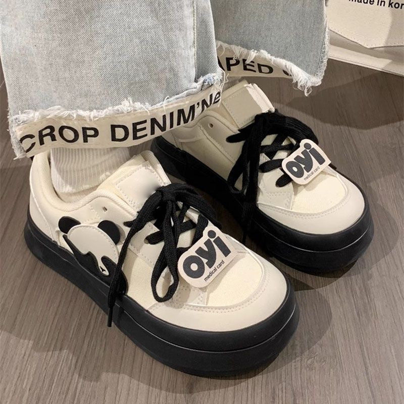 Women's Retro Canvas Platform Sneaker with distinctive rubber sole and logo detail Mune Fashion