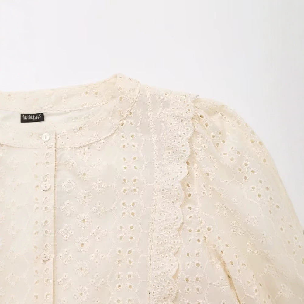 Women's Broderie-Anglaise Blouse with Round Neckline, Balloon Sleeves and Lace Trim Mune Fashion