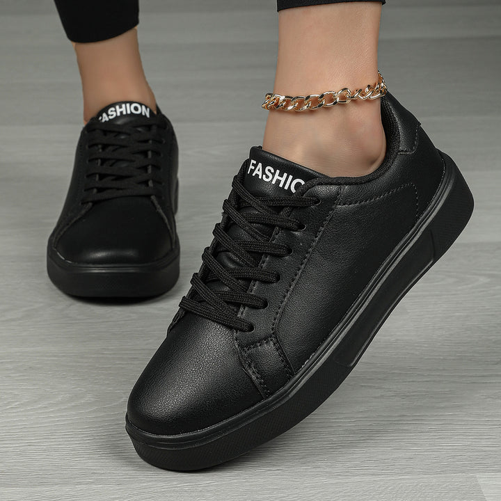 Women's nano minimalist sneakers in vegan leather look with padded comfort sole Mune Fashion