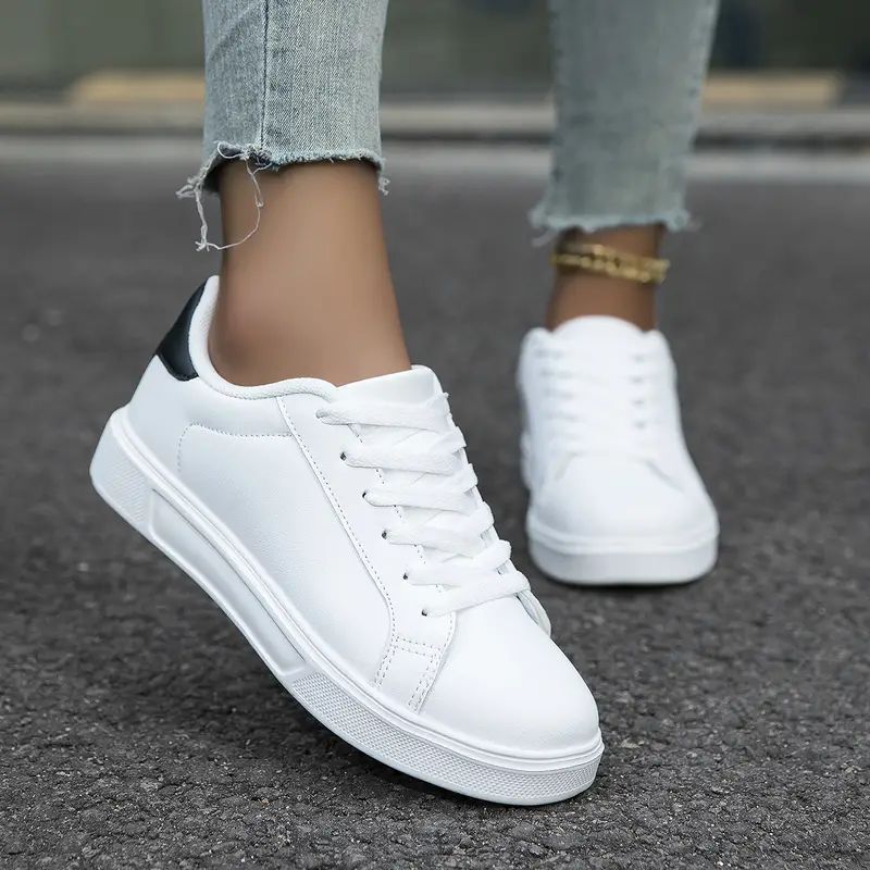 Women's nano minimalist sneakers in vegan leather look with padded comfort sole Mune Fashion