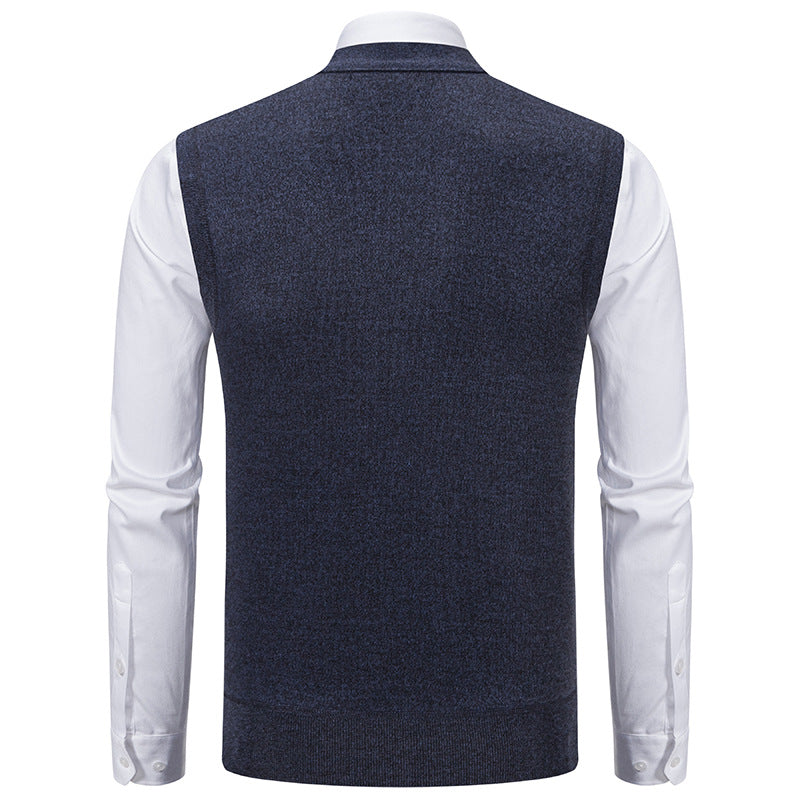 Men's tailored knitted vest with V-neck, fine check pattern, button placket, and patch pockets Mune Fashion