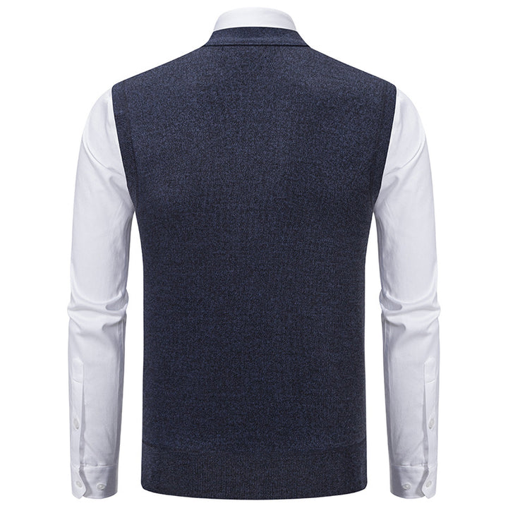 Men's tailored knitted vest with V-neck, fine check pattern, button placket, and patch pockets Mune Fashion