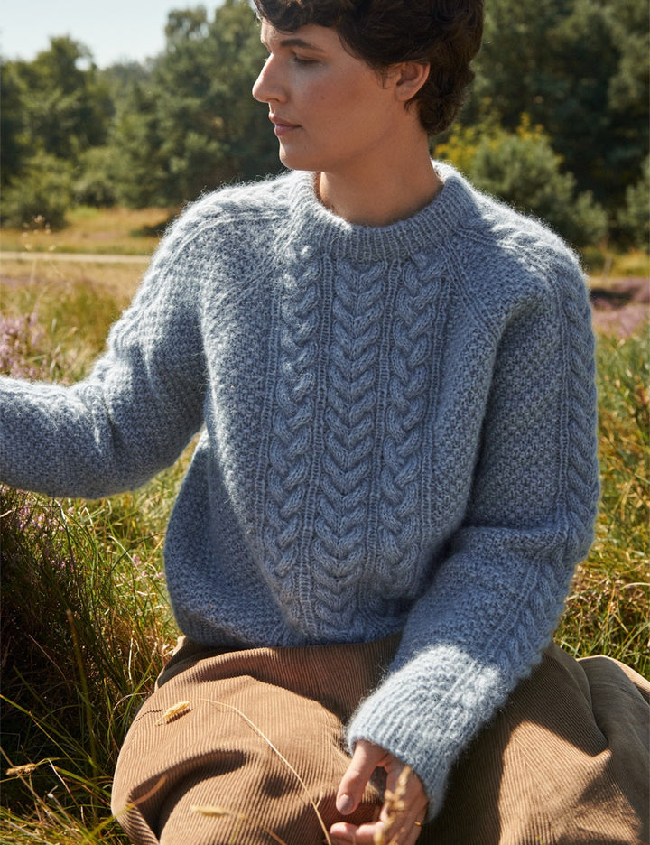 Women's oversized knitted sweater with cable pattern