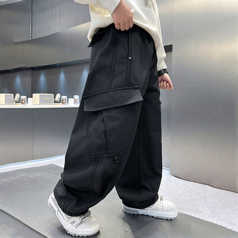 Women's cargo pants with versatile pockets and modern cut Mune Fashion