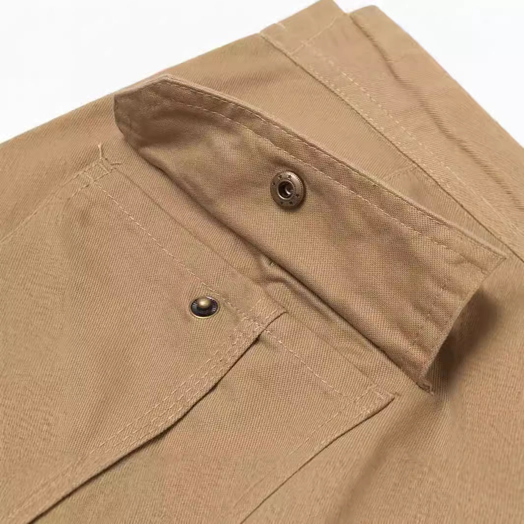 Men's cargo pants in slim-straight cut with multiple pockets and reinforced knees Mune Fashion