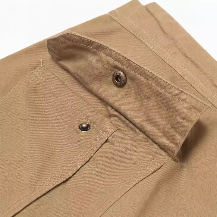 Men's cargo pants in slim-straight cut with multiple pockets and reinforced knees Mune Fashion