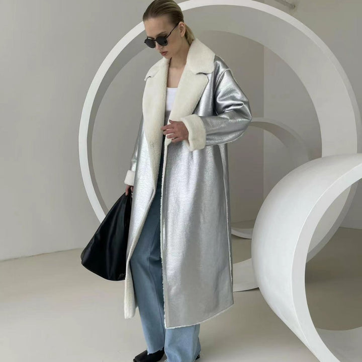 Women's longline coat made of metallic material with teddy lining and dropped shoulder Mune Fashion