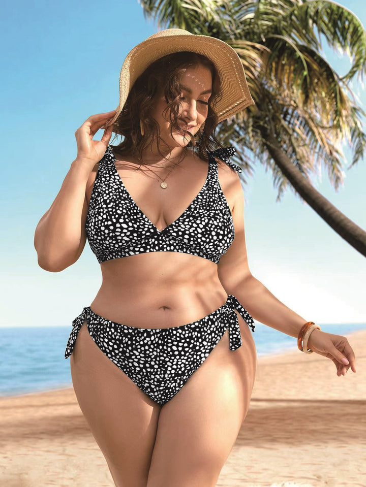 Women Triangle Bikini Set with Playful Knot Design Mune Fashion