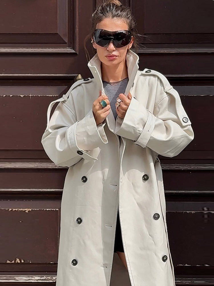 Women's waistless long trench coat in oversized cut with double button placket and shoulder epaulettes Mune Fashion