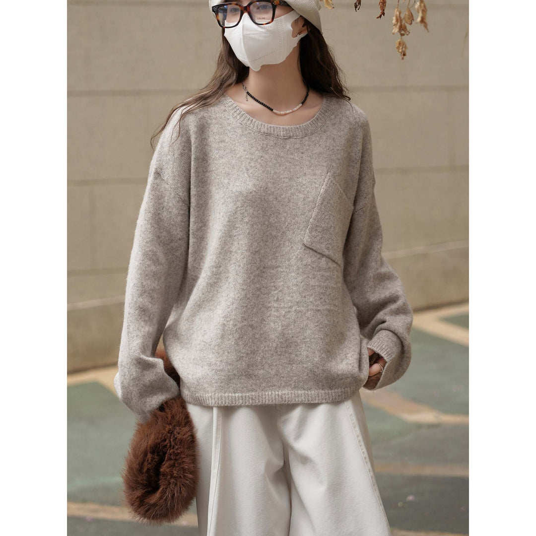 Women's cozy relaxed pullover with diagonally placed pocket Mune Fashion