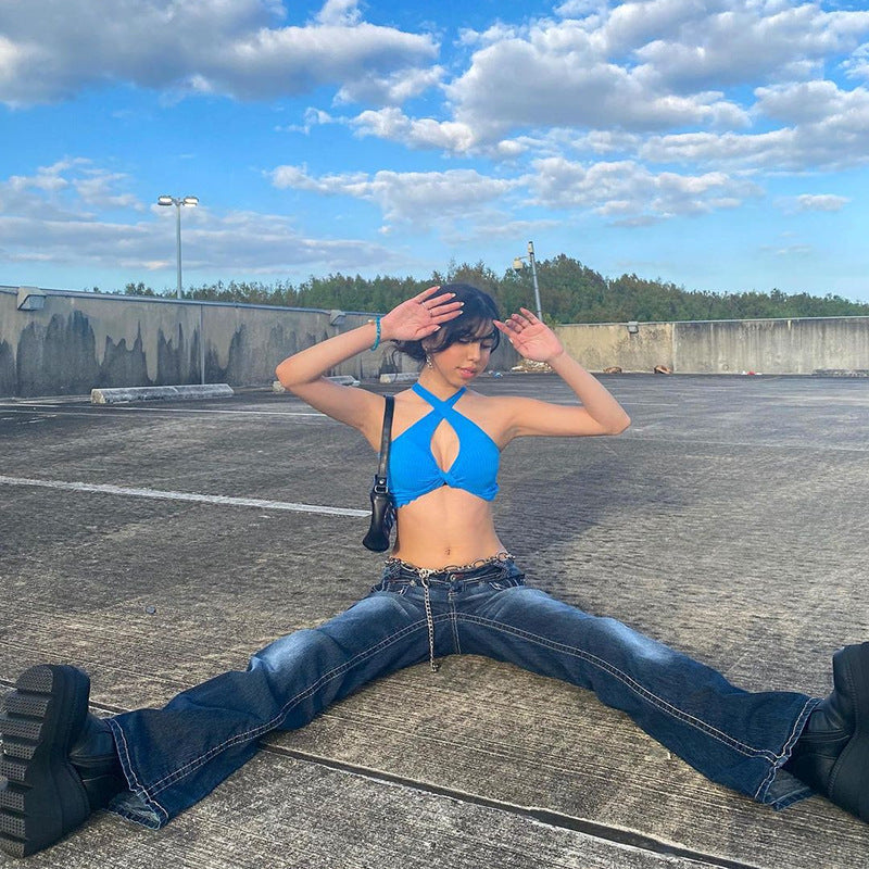 Women's low-rise flared jeans with a wide leg, decorative metal chain, and classic five-pocket design Mune Fashion