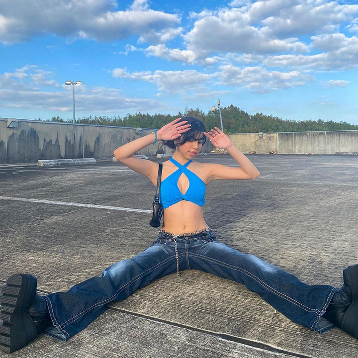Women's low-rise flared jeans with a wide leg, decorative metal chain, and classic five-pocket design Mune Fashion