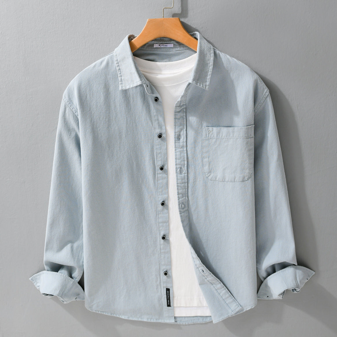 Men's cotton shirt in relaxed fit with chest pocket and Kent collar Mune Fashion