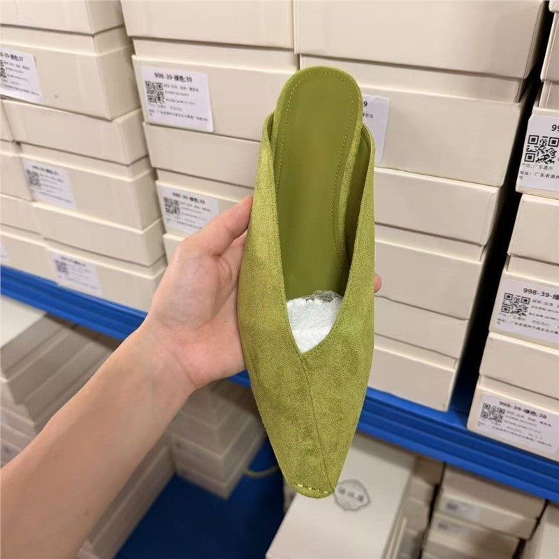 Women’s pointed suede mules with V-neck and flat comfort sole Mune Fashion