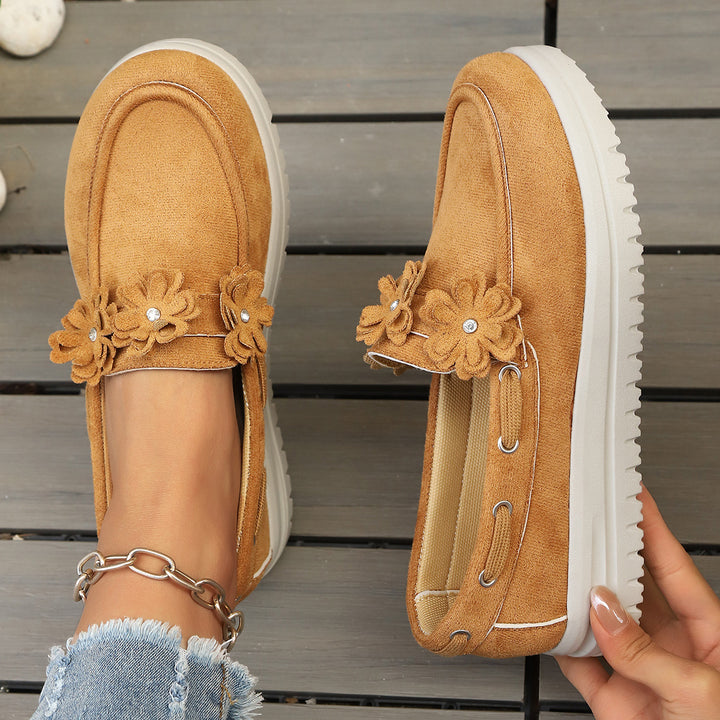 Ladies Velour Slippers with Flower Application and Profiled Platform Sole Mune Fashion