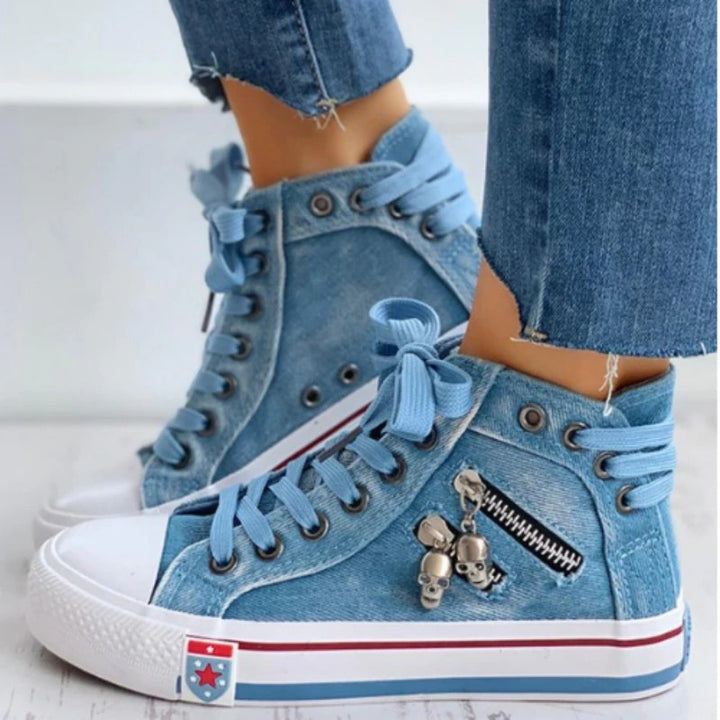 Ladies high sneaker in denim look with side zipper and decorative charms Mune Fashion