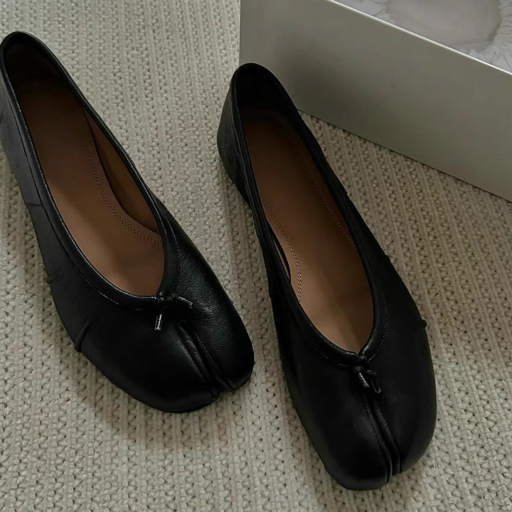 Ladies' ballerinas with sophisticated toe design and velvety leather craftsmanship Mune Fashion