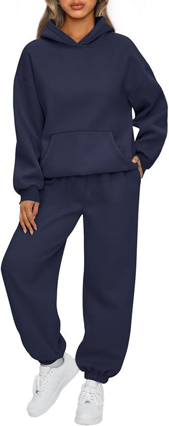 Women's oversized luxurious loungewear set hoodie with kangaroo pocket and wide-cut joggers with elastic ankle cuffs Mune Fashion