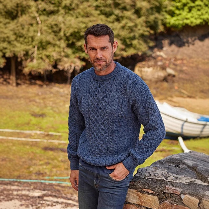 Men's fashionable knitted sweater with cable pattern