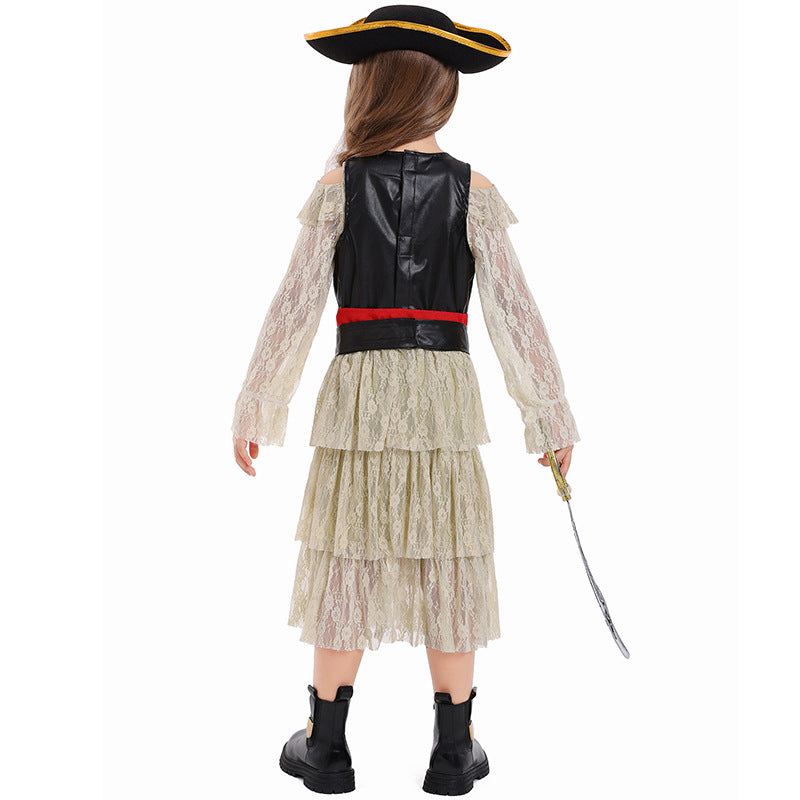 Girl Pirate Costume with Heart-Shaped Details and Decorated Hat Mune Fashion