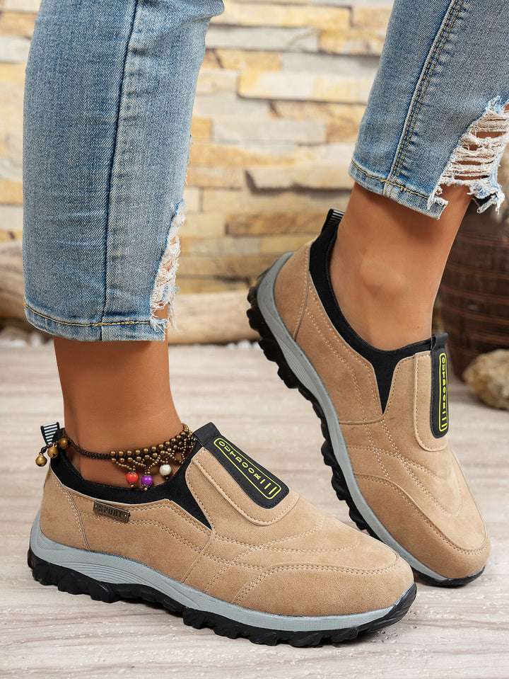 Women's robust Slip-On outdoor sneakers with suede look, elastic shaft, and profiled tractor sole Mune Fashion