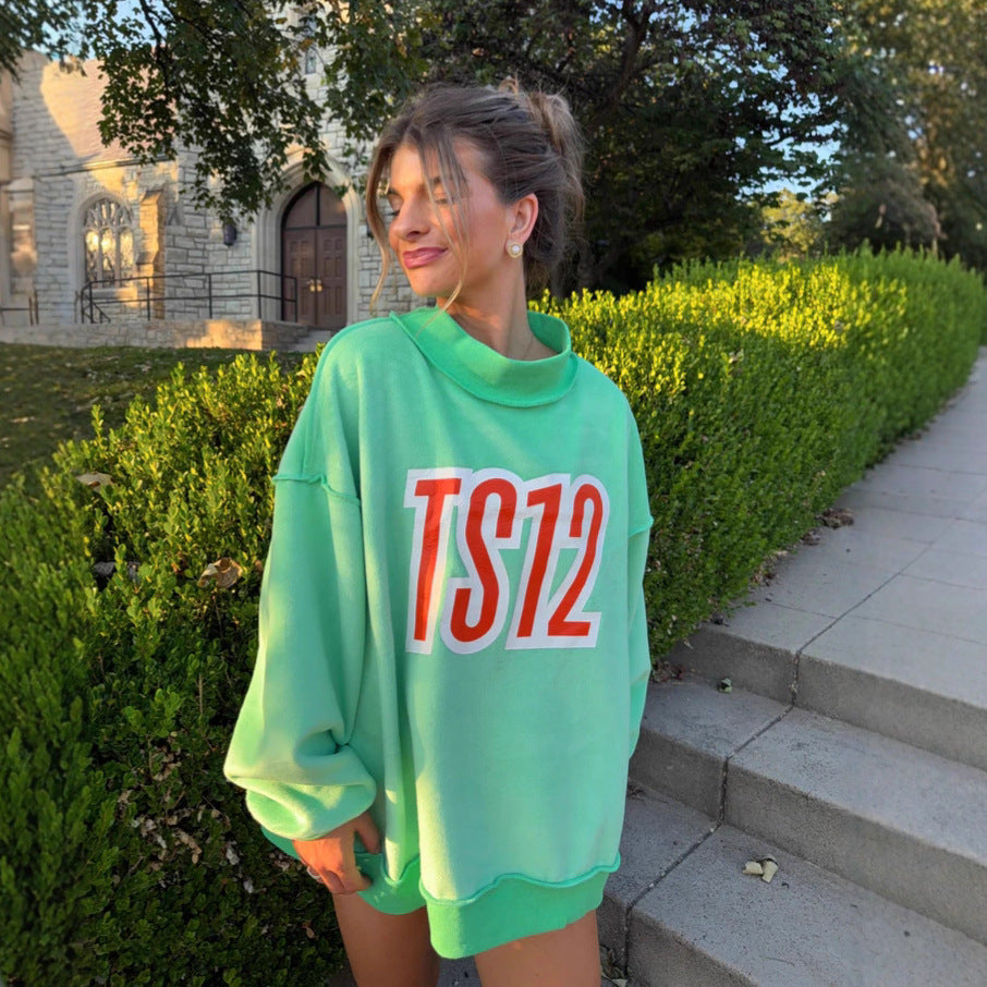 Women's oversized sweatshirt with high collar and eye-catching front print Mune Fashion