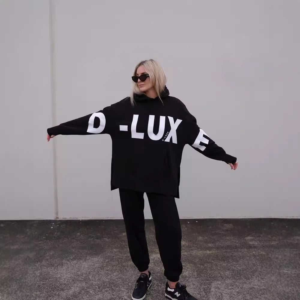 Women's Oversized Hoodie with distinctive logo print, kangaroo pocket and side slits Mune Fashion