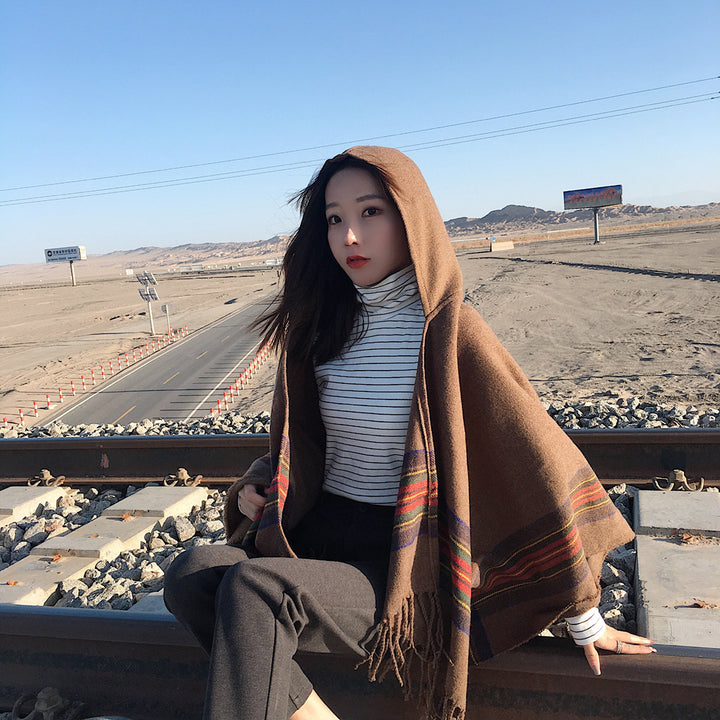Women's hooded cape poncho in tartan pattern with fringed hem made of soft wool blend Mune Fashion