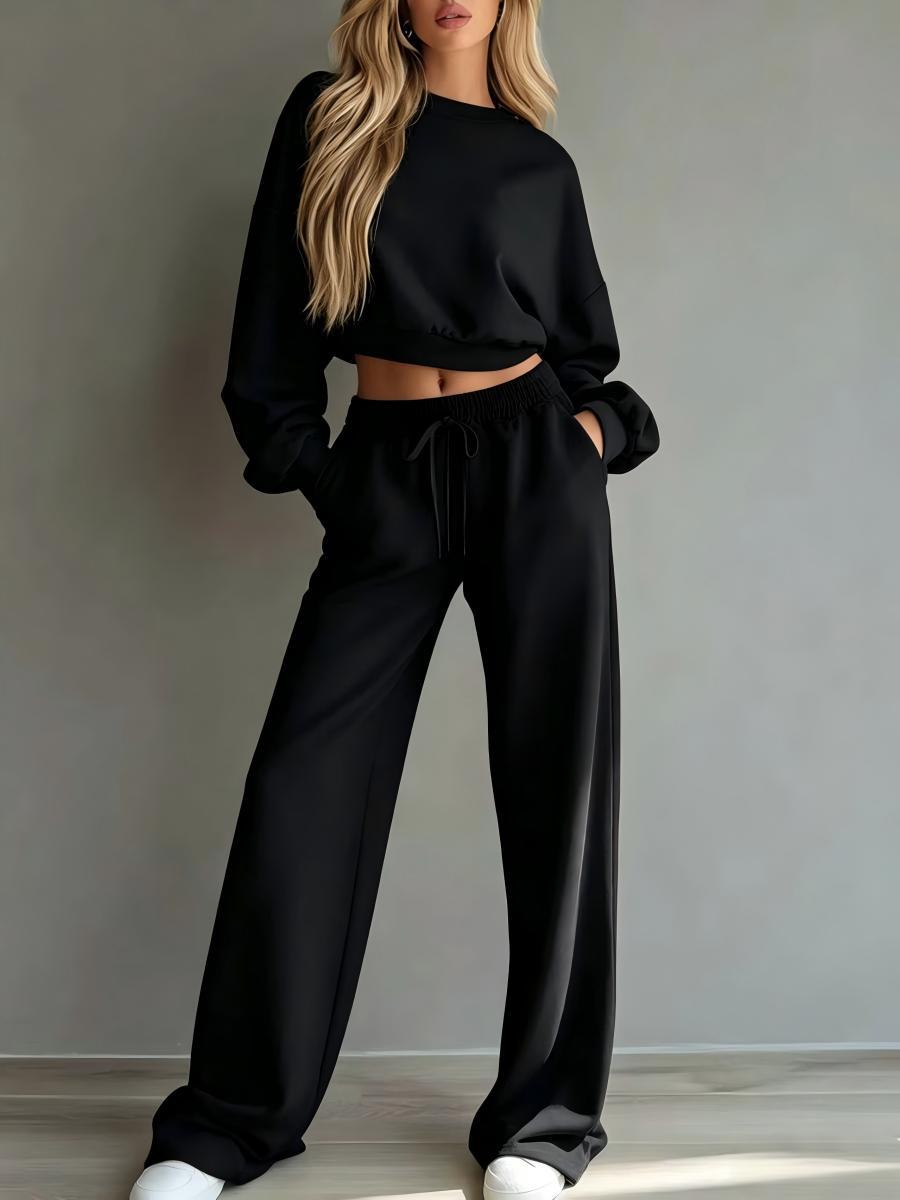 Women's Soft Lounge Set with Short Sweatshirt and Loose Jogging Pants Mune Fashion