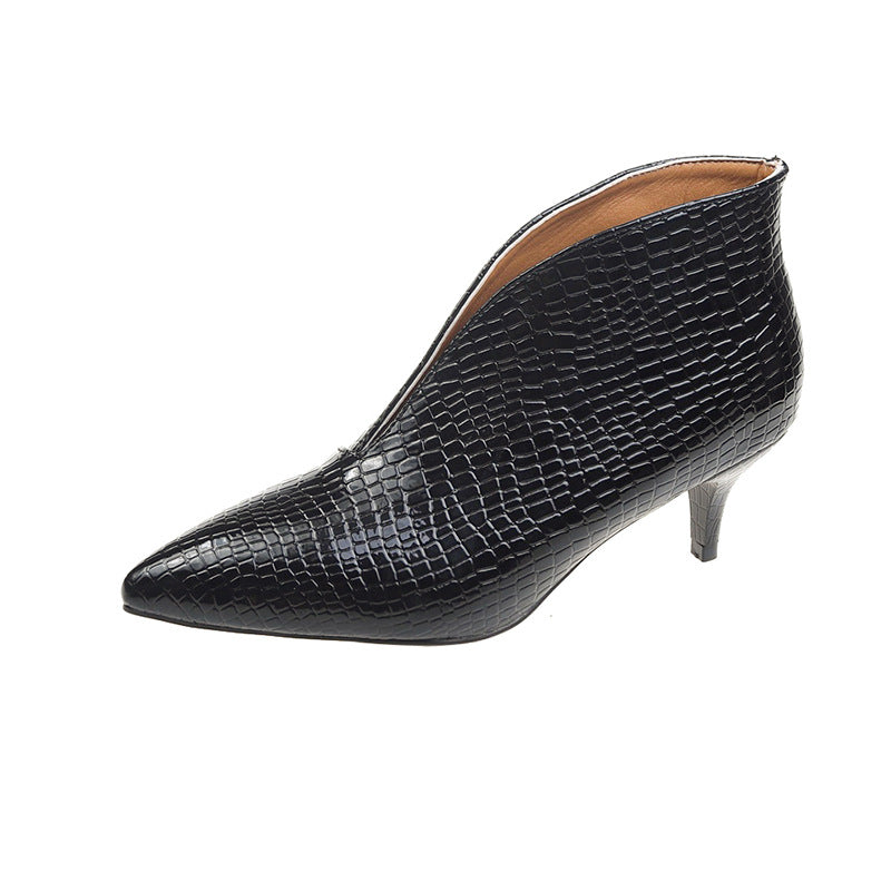 Women's pointed ankle boots with crocodile embossing and low kitten heel Mune Fashion