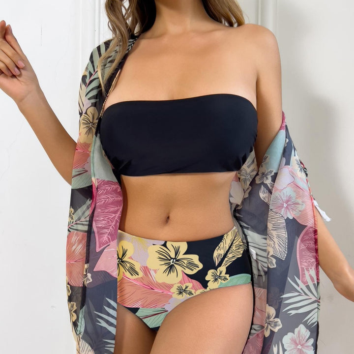 Ladies elegant beach outfit with floral cover-up and matching bikini Mune Fashion