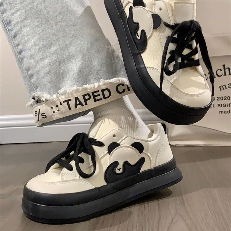 Women's Retro Canvas Platform Sneaker with distinctive rubber sole and logo detail Mune Fashion