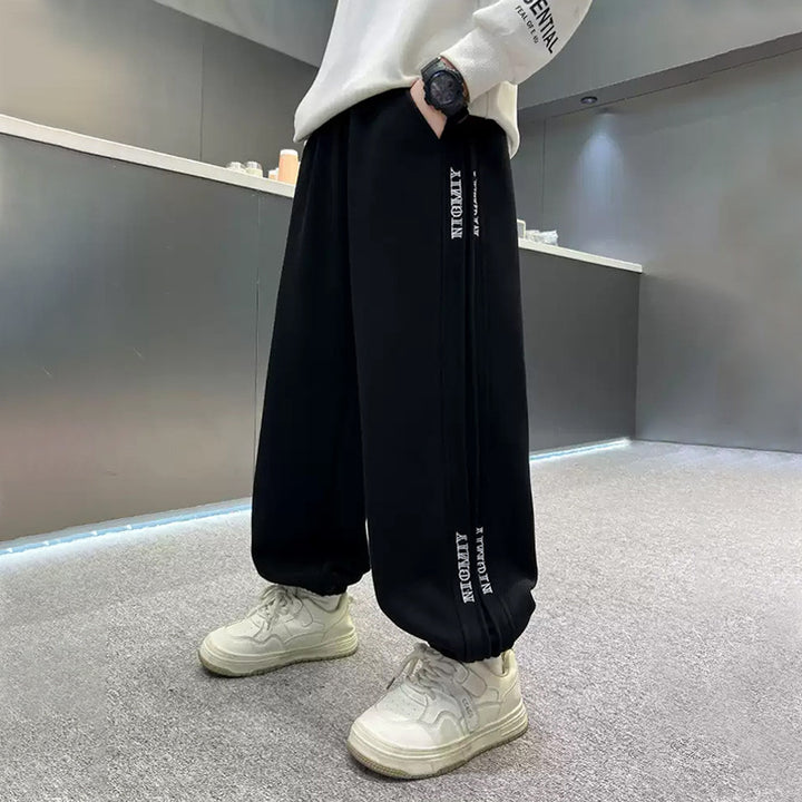 Unisex casual sweatpants with fashionable details Mune Fashion