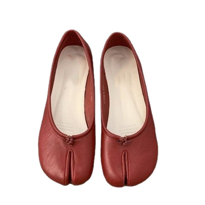 Ladies' ballerinas with elegant slit details and comfortable insole Mune Fashion
