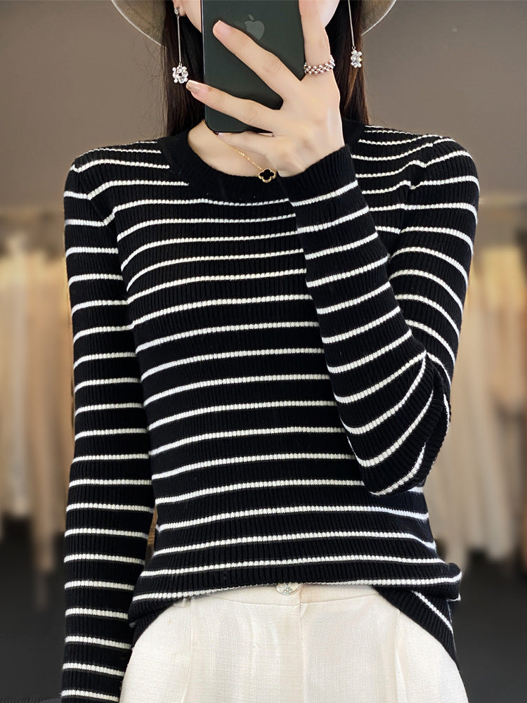 Ladies slim-fit fine-knit sweater with subtle stripe texture and round neck Mune Fashion