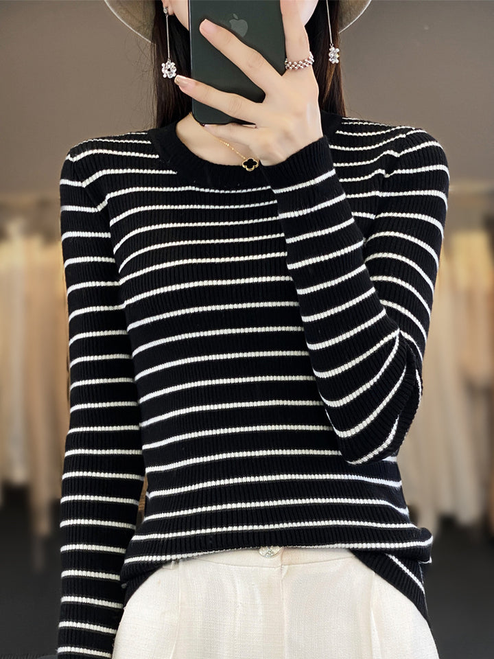 Ladies slim-fit fine-knit sweater with subtle stripe texture and round neck Mune Fashion