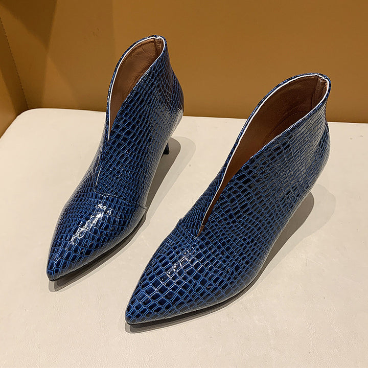 Women's pointed ankle boots with crocodile embossing and low kitten heel Mune Fashion